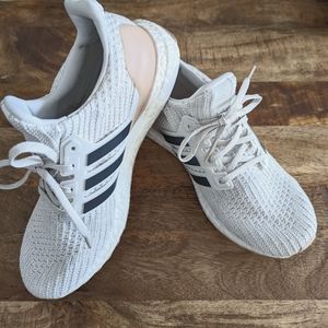 WOMEN'S ADIDAS BOOST SIZE 9